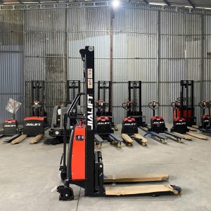 XE NÂNG BÁN TỰ ĐỘNG 1,5 TẤN SPN1530
